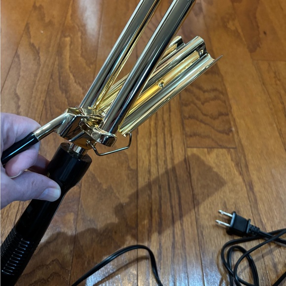 Triple-Barrel Hair Waver—-Belson Gold’N Hot - Picture 7 of 8